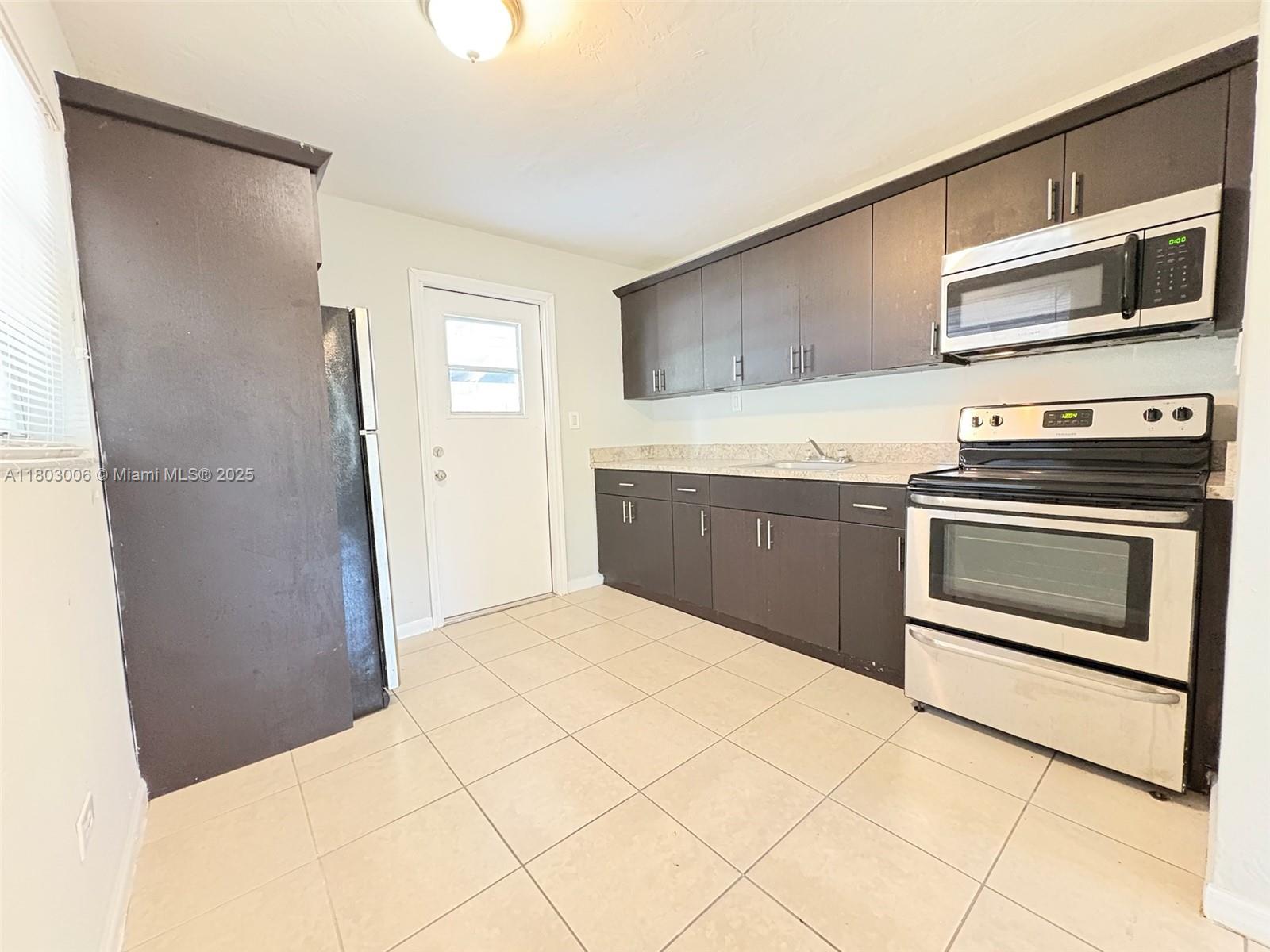 Rental Property at 3810 Sw 55th Ave, Davie, Broward County, Florida - Bedrooms: 2 
Bathrooms: 1  - $2,400 MO.