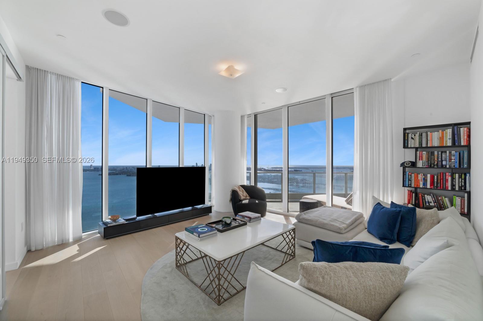 PARAMOUNT BAY CONDO - Residential
