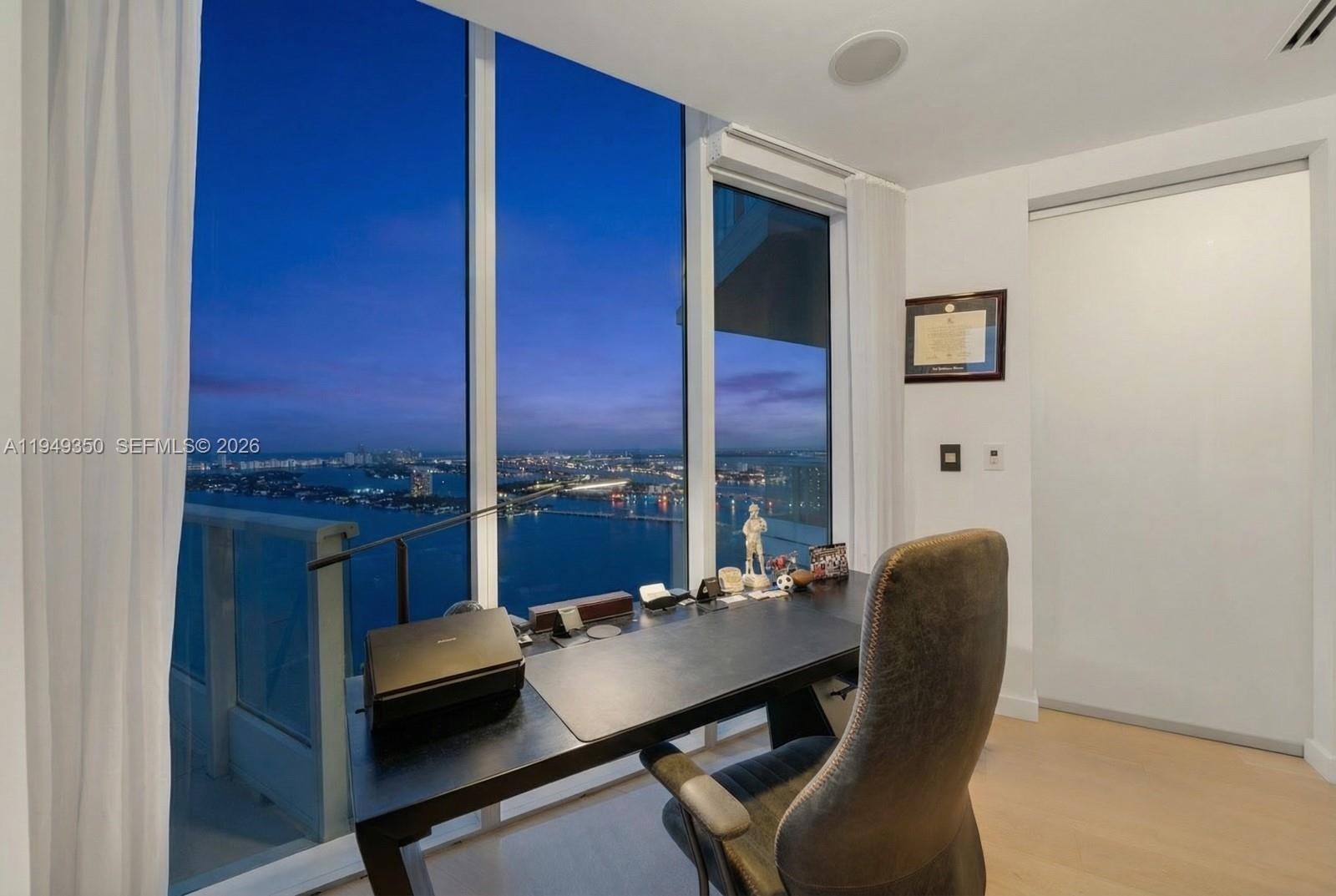 PARAMOUNT BAY CONDO - Residential