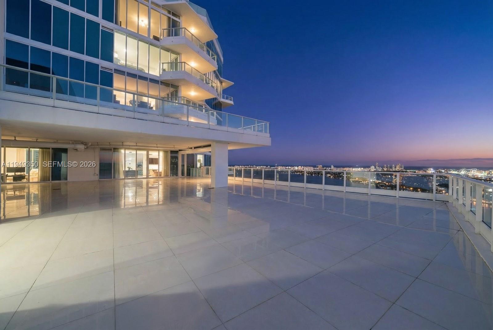 PARAMOUNT BAY CONDO - Residential