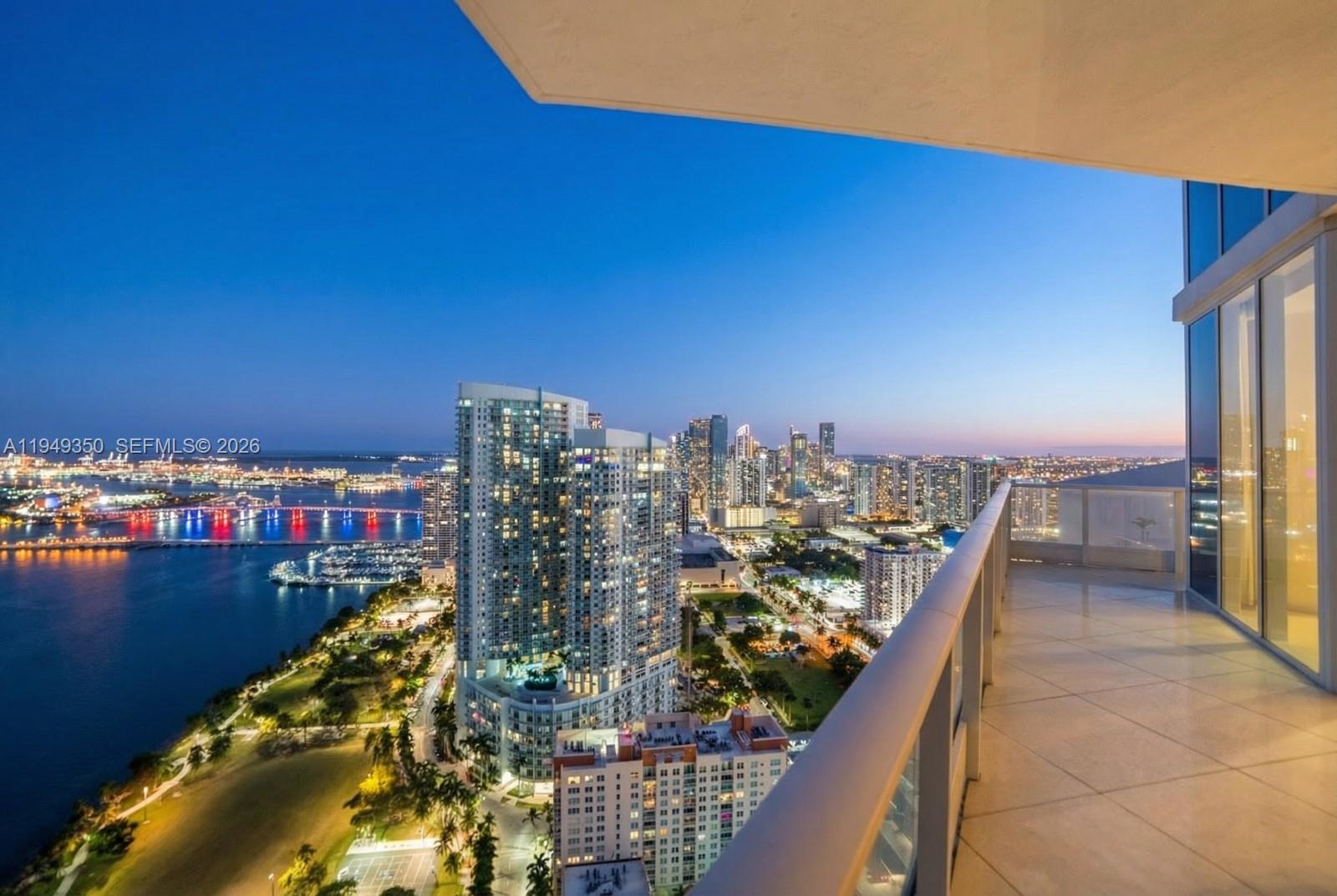 PARAMOUNT BAY CONDO - Residential