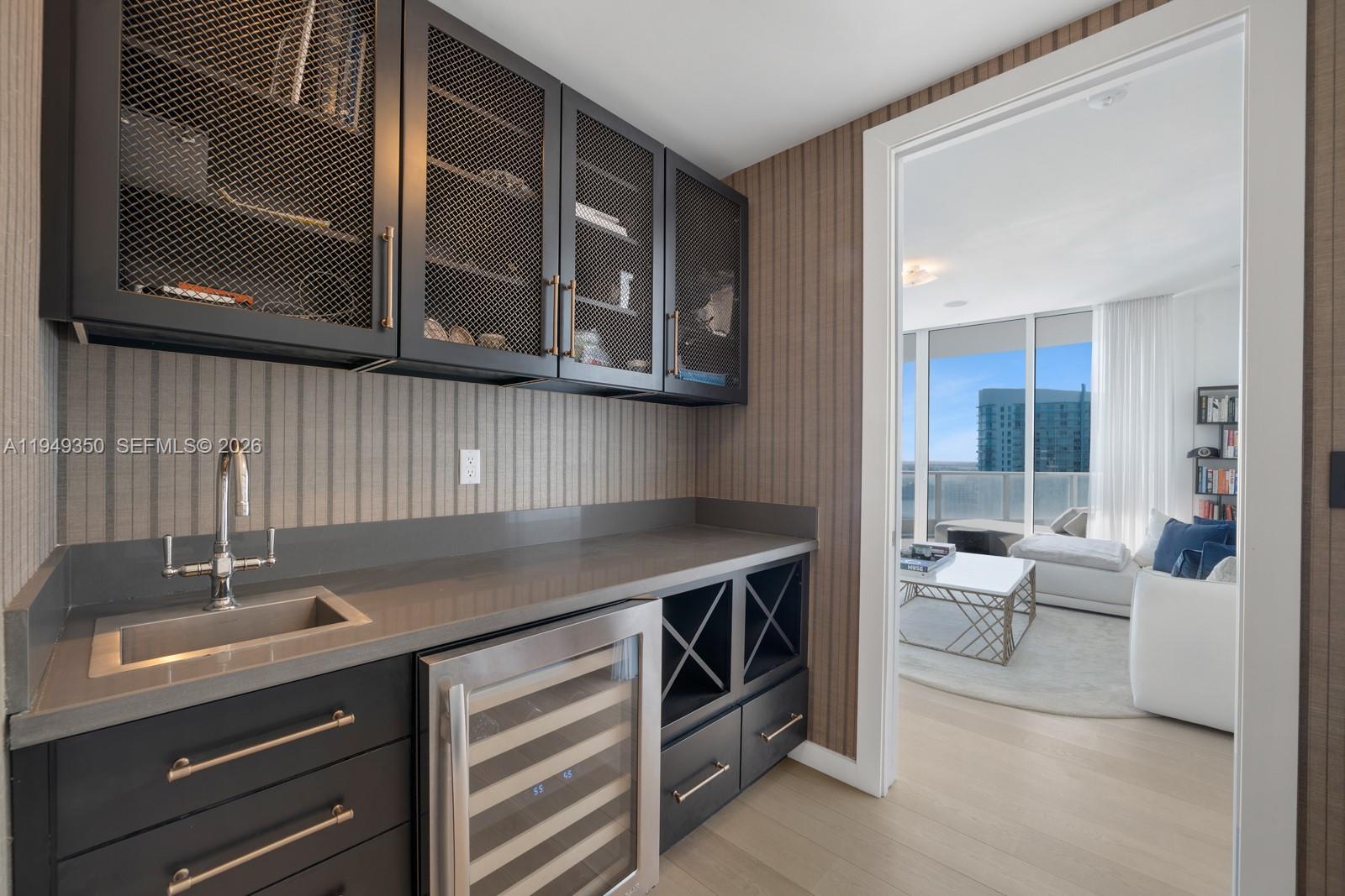 PARAMOUNT BAY CONDO - Residential