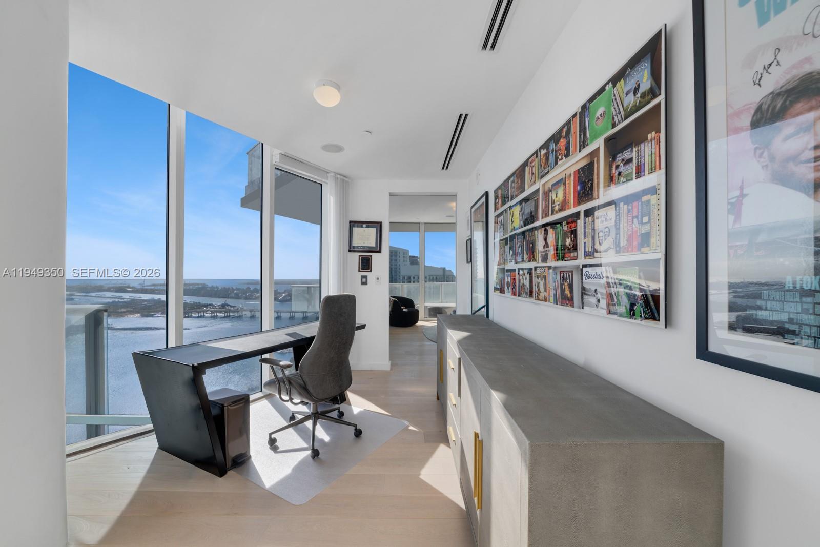 PARAMOUNT BAY CONDO - Residential