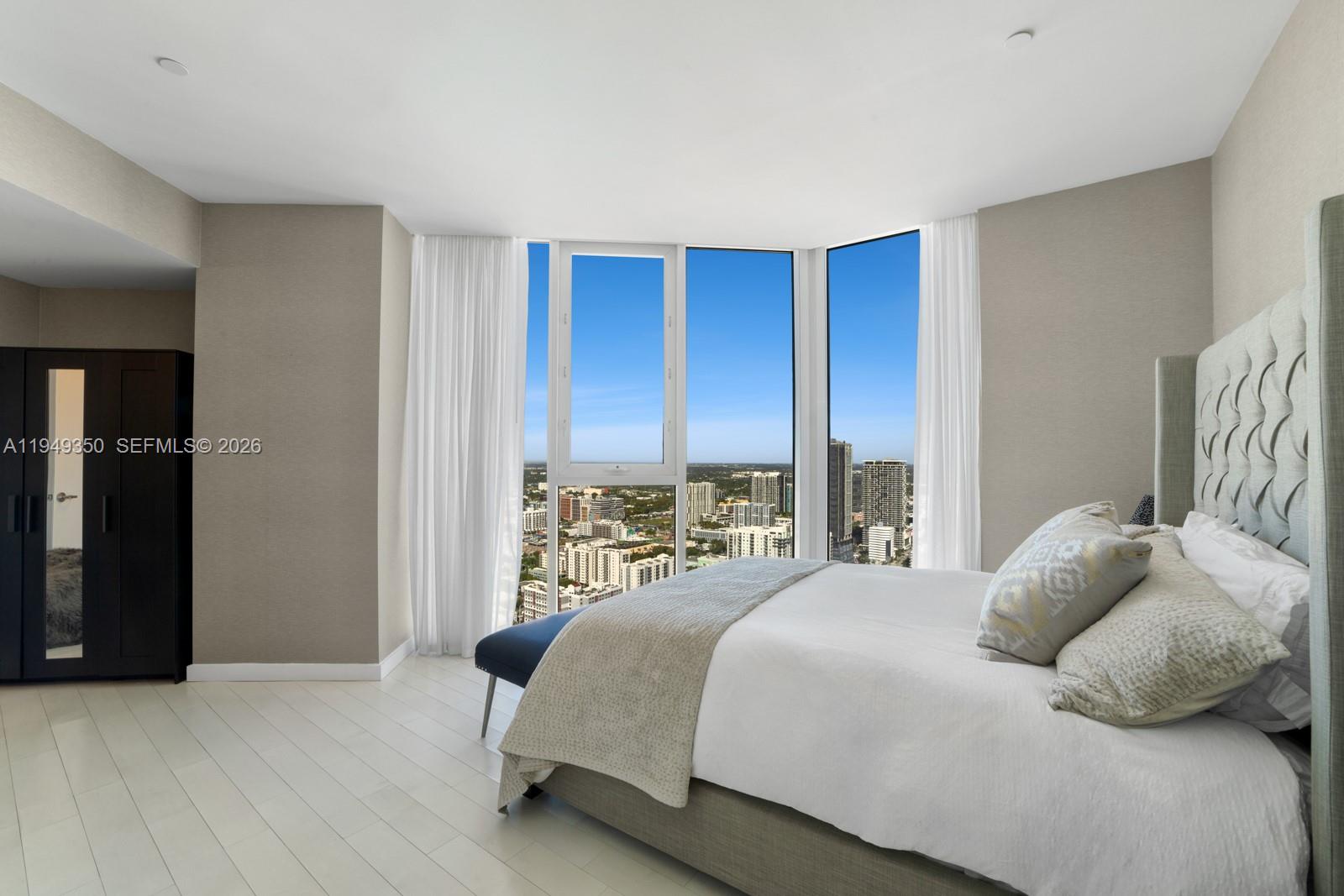 PARAMOUNT BAY CONDO - Residential