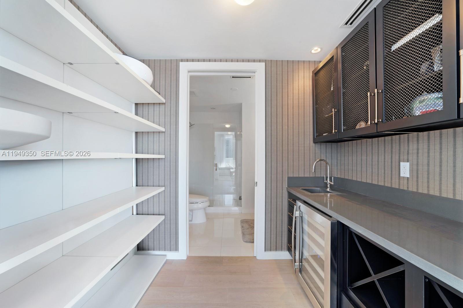 PARAMOUNT BAY CONDO - Residential