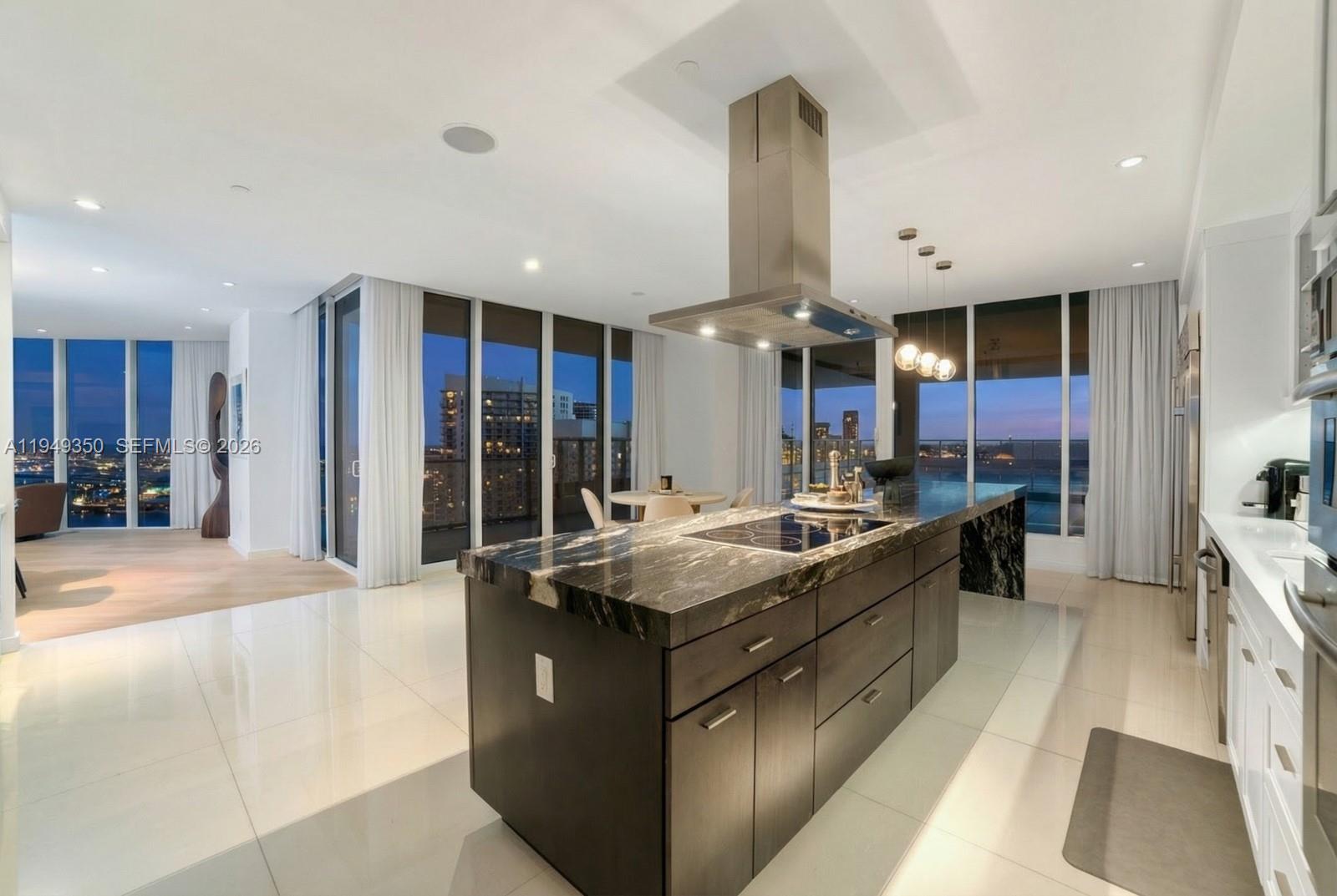 PARAMOUNT BAY CONDO - Residential