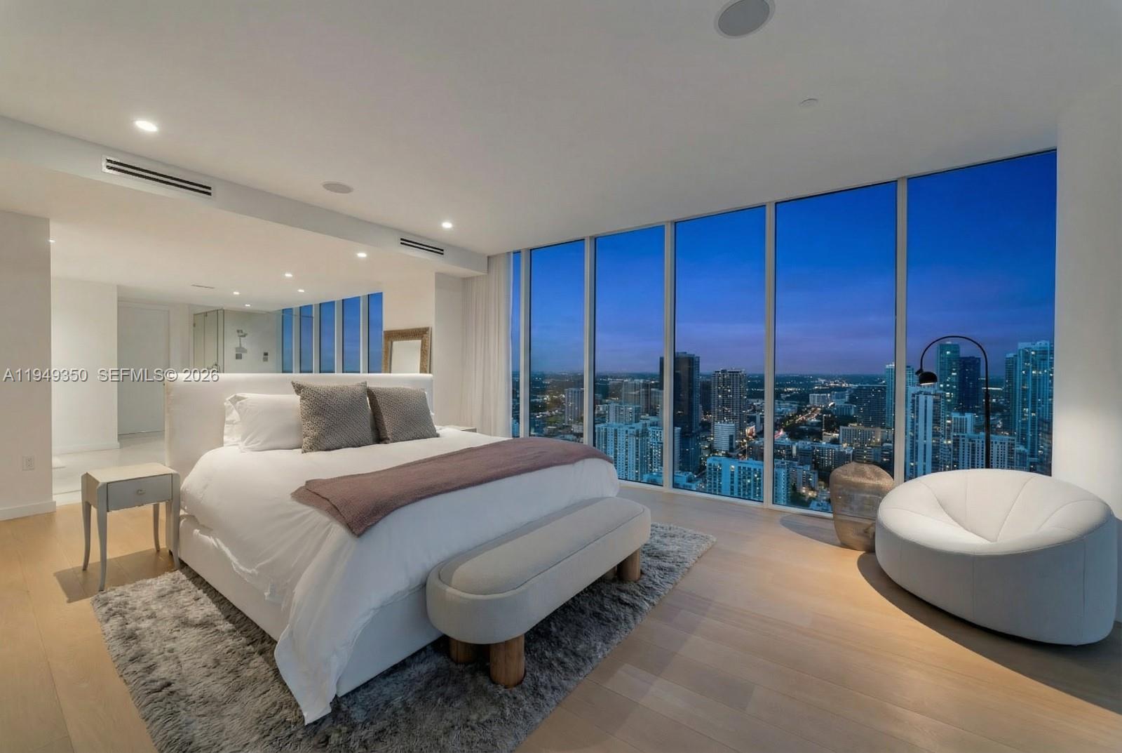 PARAMOUNT BAY CONDO - Residential