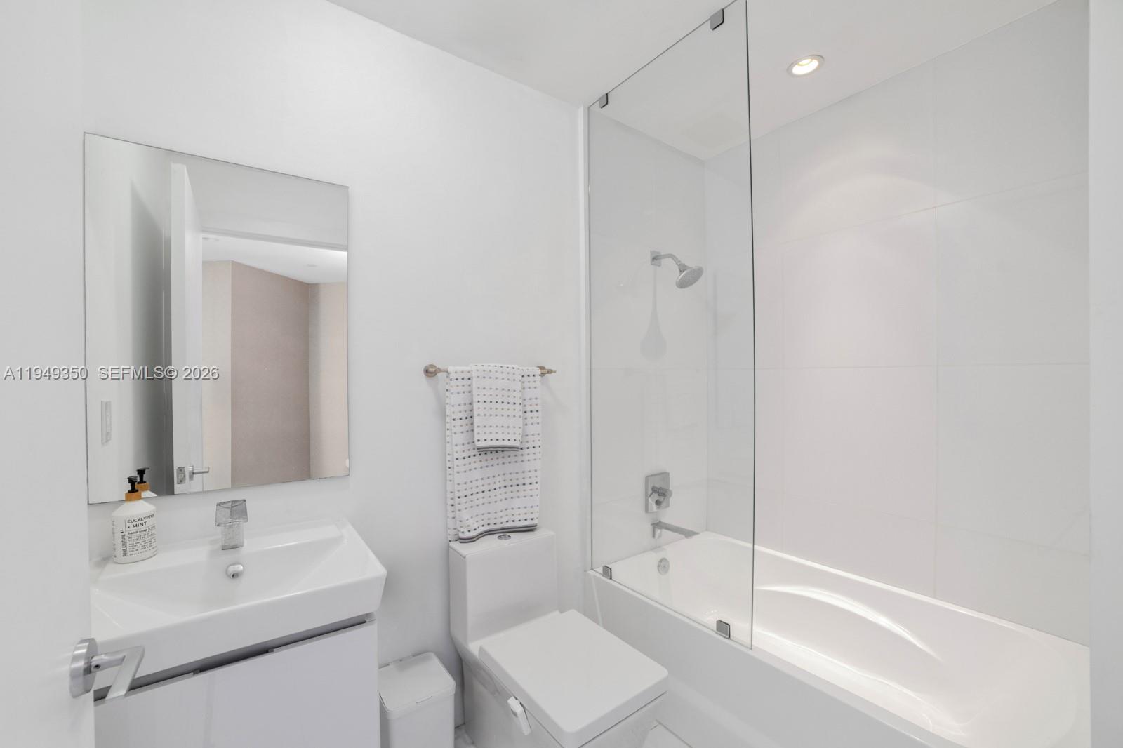 PARAMOUNT BAY CONDO - Residential