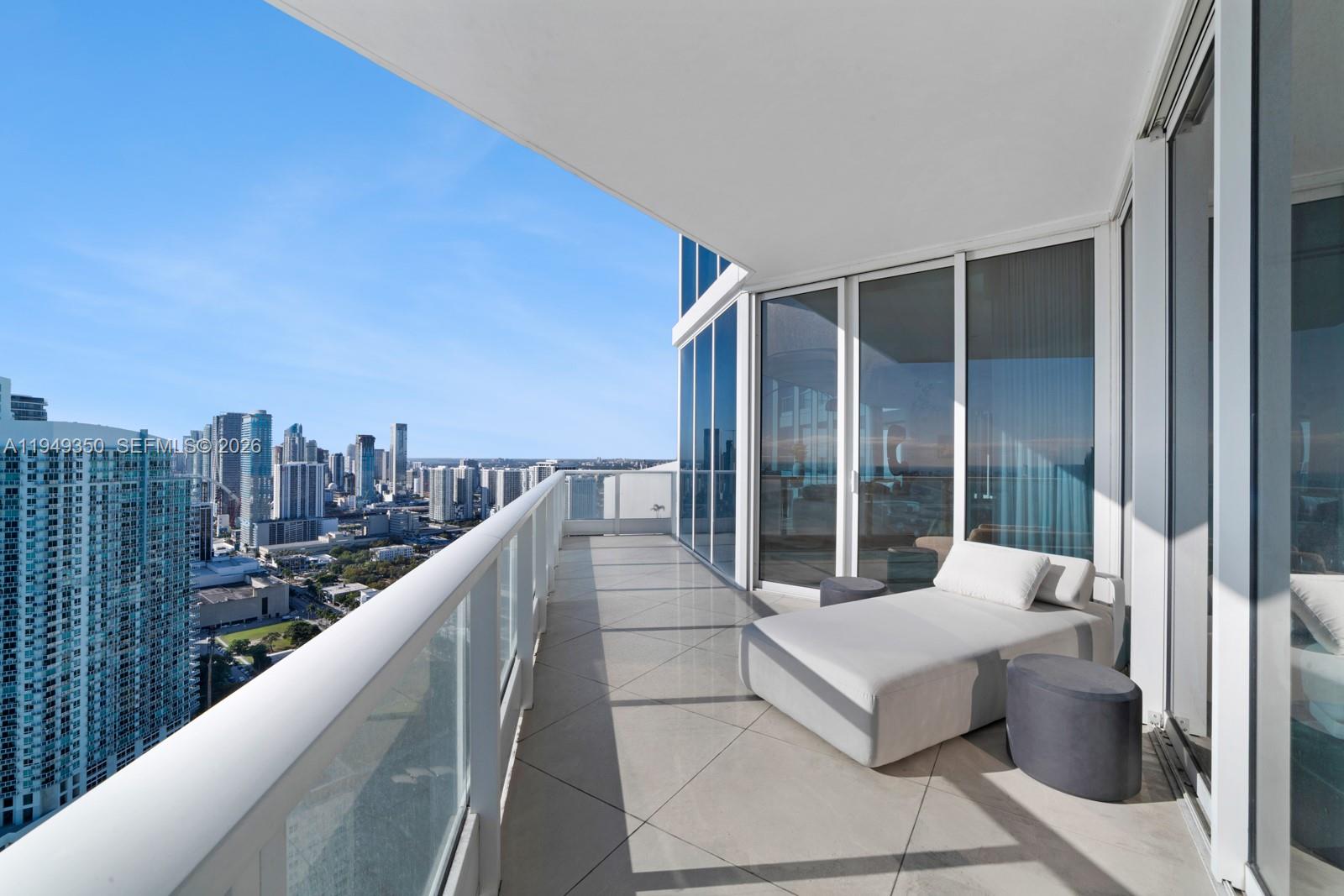 PARAMOUNT BAY CONDO - Residential