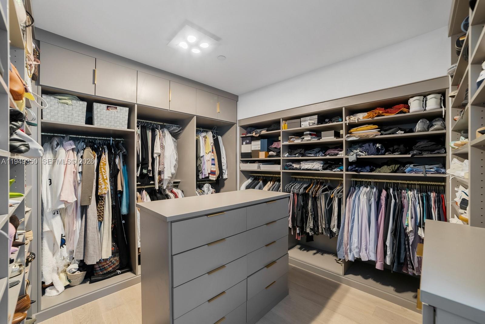 PARAMOUNT BAY CONDO - Residential