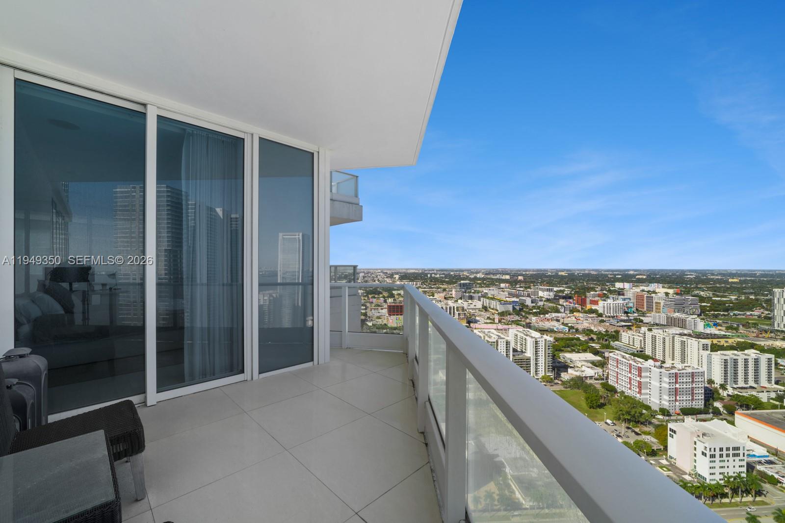 PARAMOUNT BAY CONDO - Residential