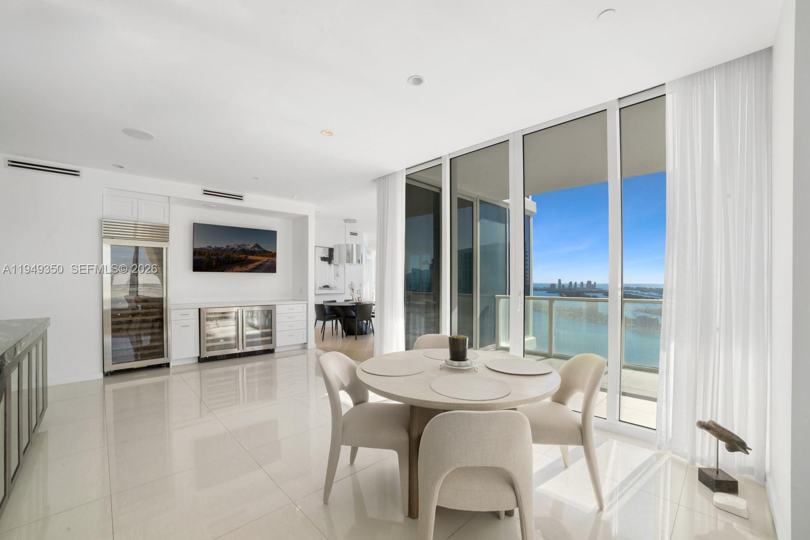 PARAMOUNT BAY CONDO - Residential