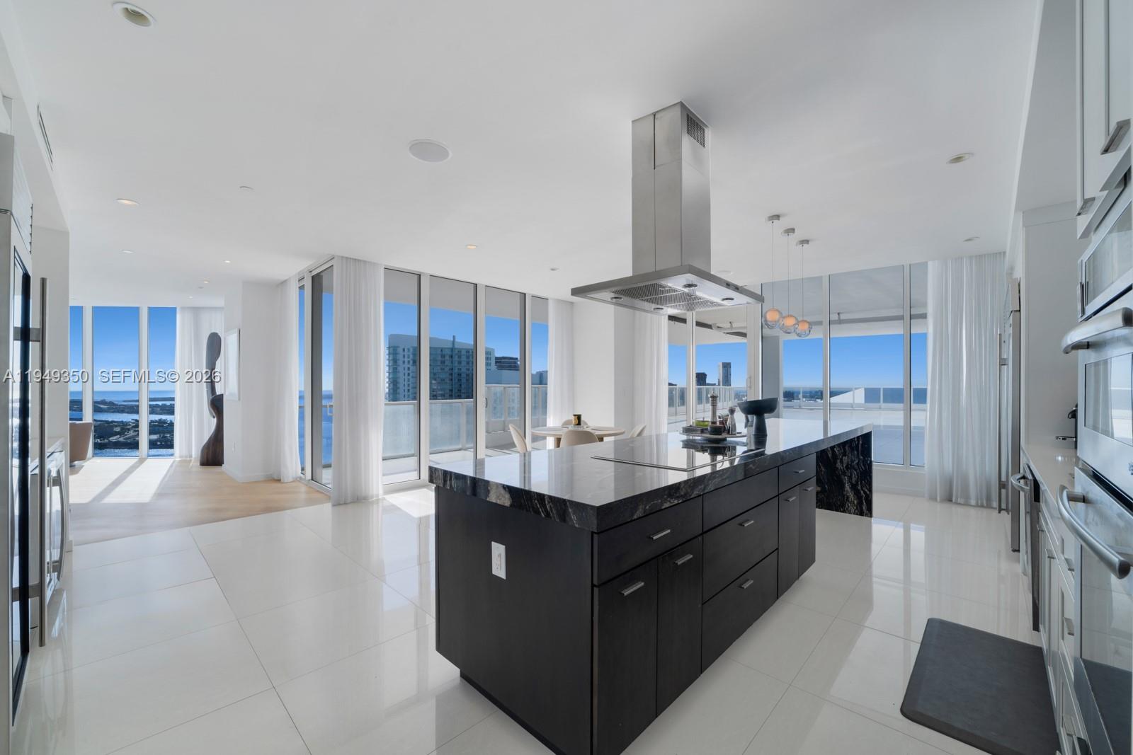 PARAMOUNT BAY CONDO - Residential