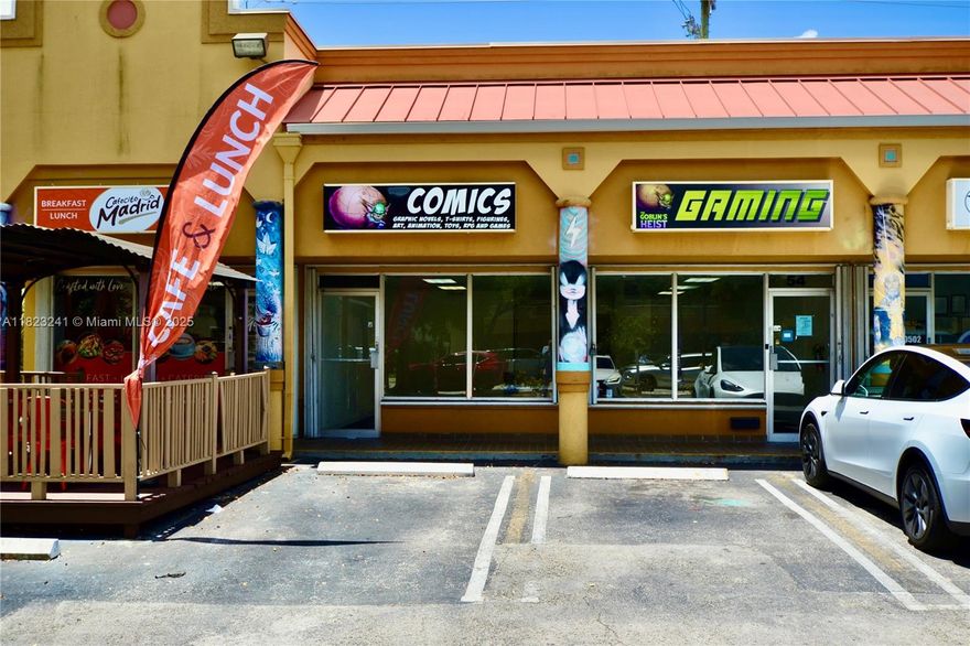 Excellent opportunity to lease a versatile commercial space in a high-traffic area. Ideal for retail, office, or professional use. This space features an open layout, large storefront windows for great visibility, and easy access to major roads and highways. Surrounded by established businesses and residential communities, it offers great exposure and business potential