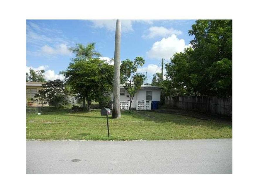 GREAT 1 BEDROOM 1 BATH HOME IN LAUDERDALE MANORS! TILE FLOORING THROUGHOUT LIVING AREAS, OPEN FLOOR PLAN, UPDATED KITCHEN, LARGE YARD! GREAT AREA CLOSE TO SCHOOLS, SHOPPING, AND HIGHWAYS!