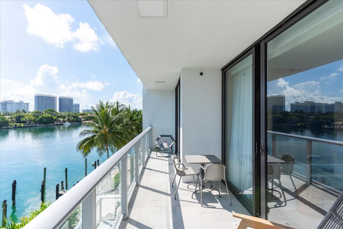10201 E Bay Harbor Dr 304