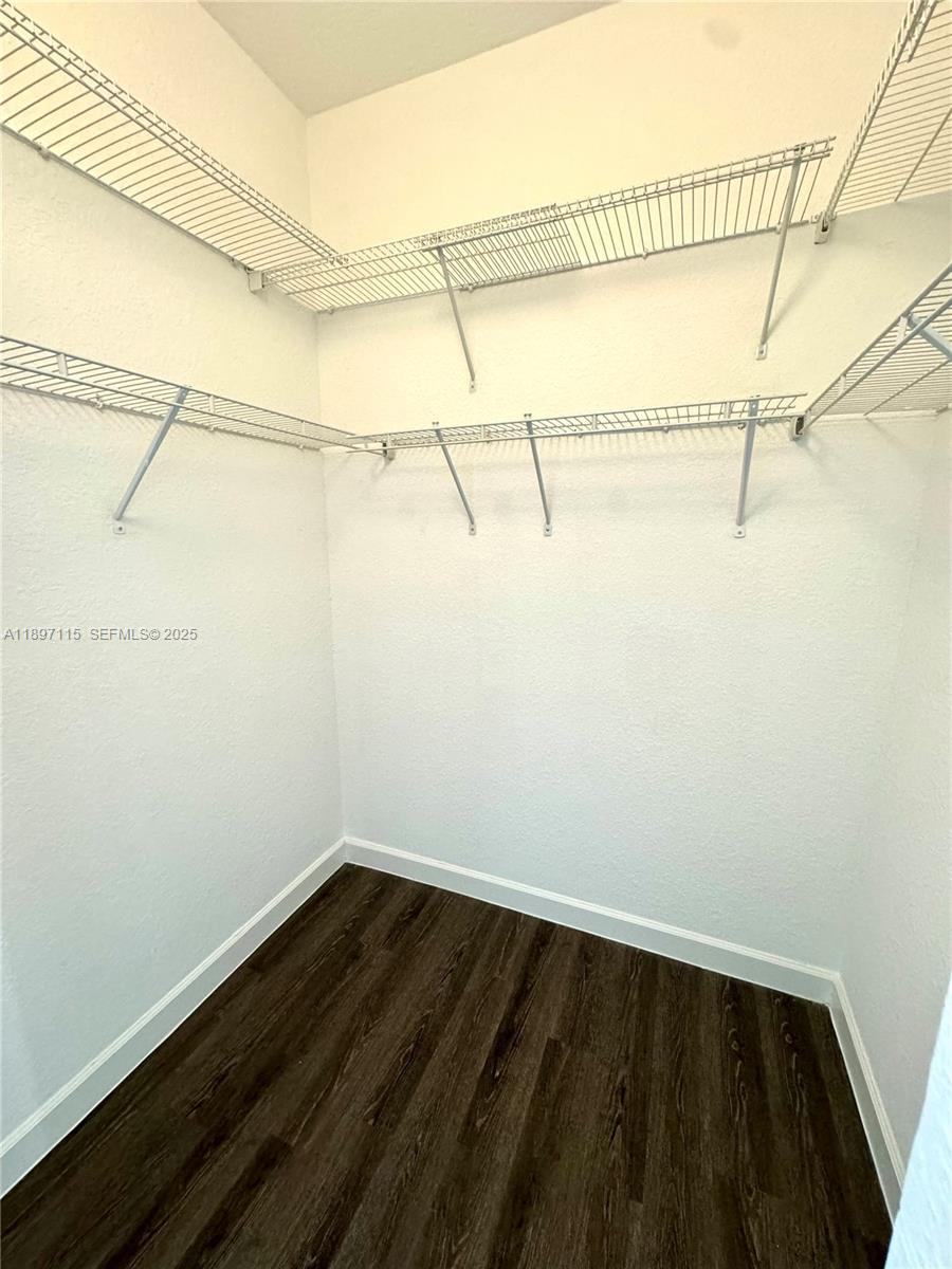 FONTAINBLEAU LAKES COURTY - Residential