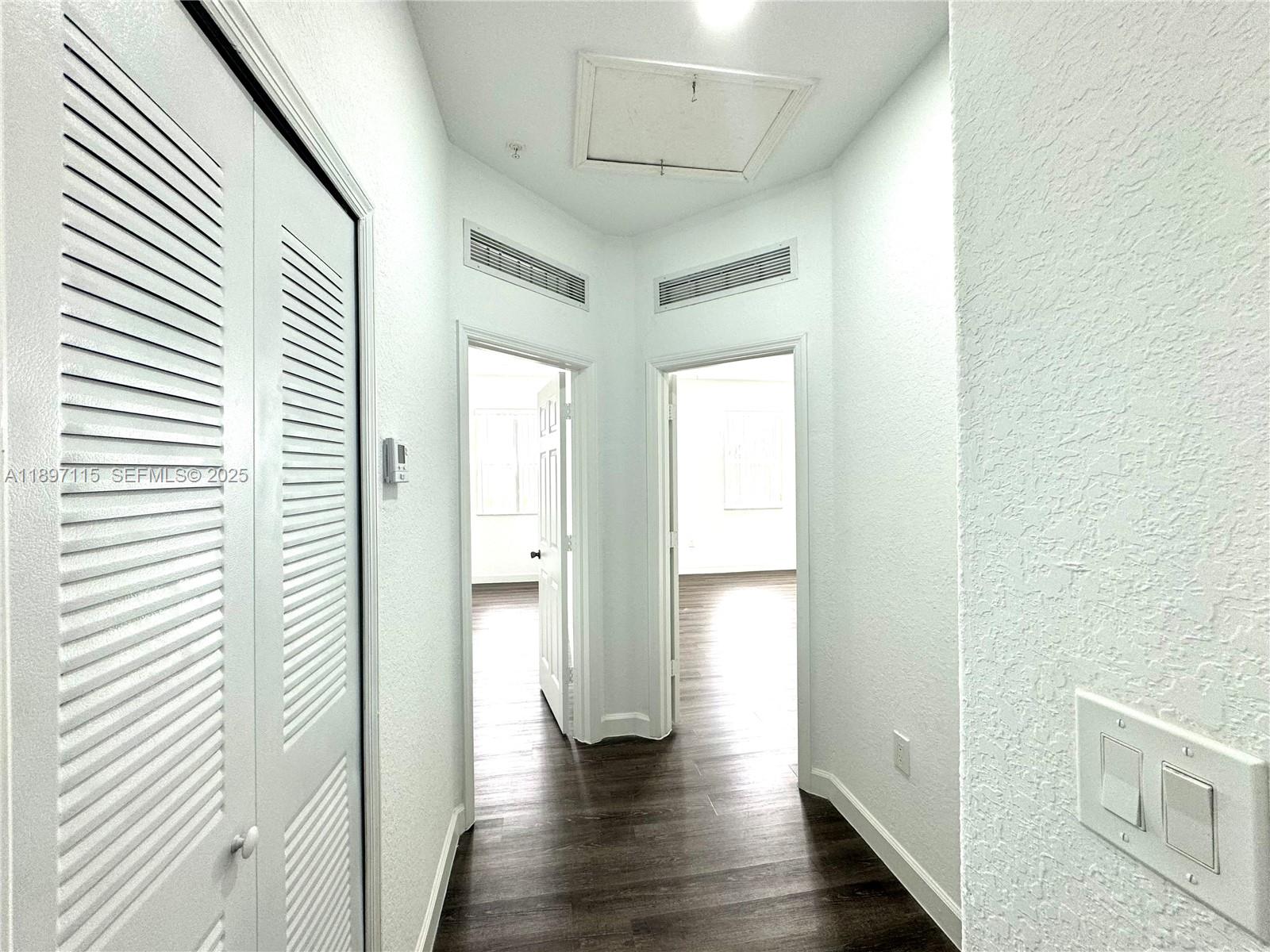 FONTAINBLEAU LAKES COURTY - Residential