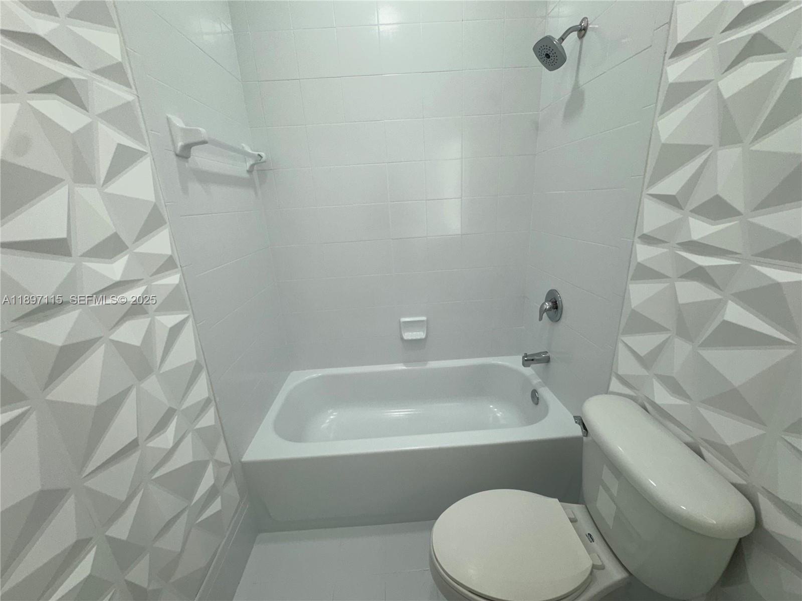 FONTAINBLEAU LAKES COURTY - Residential