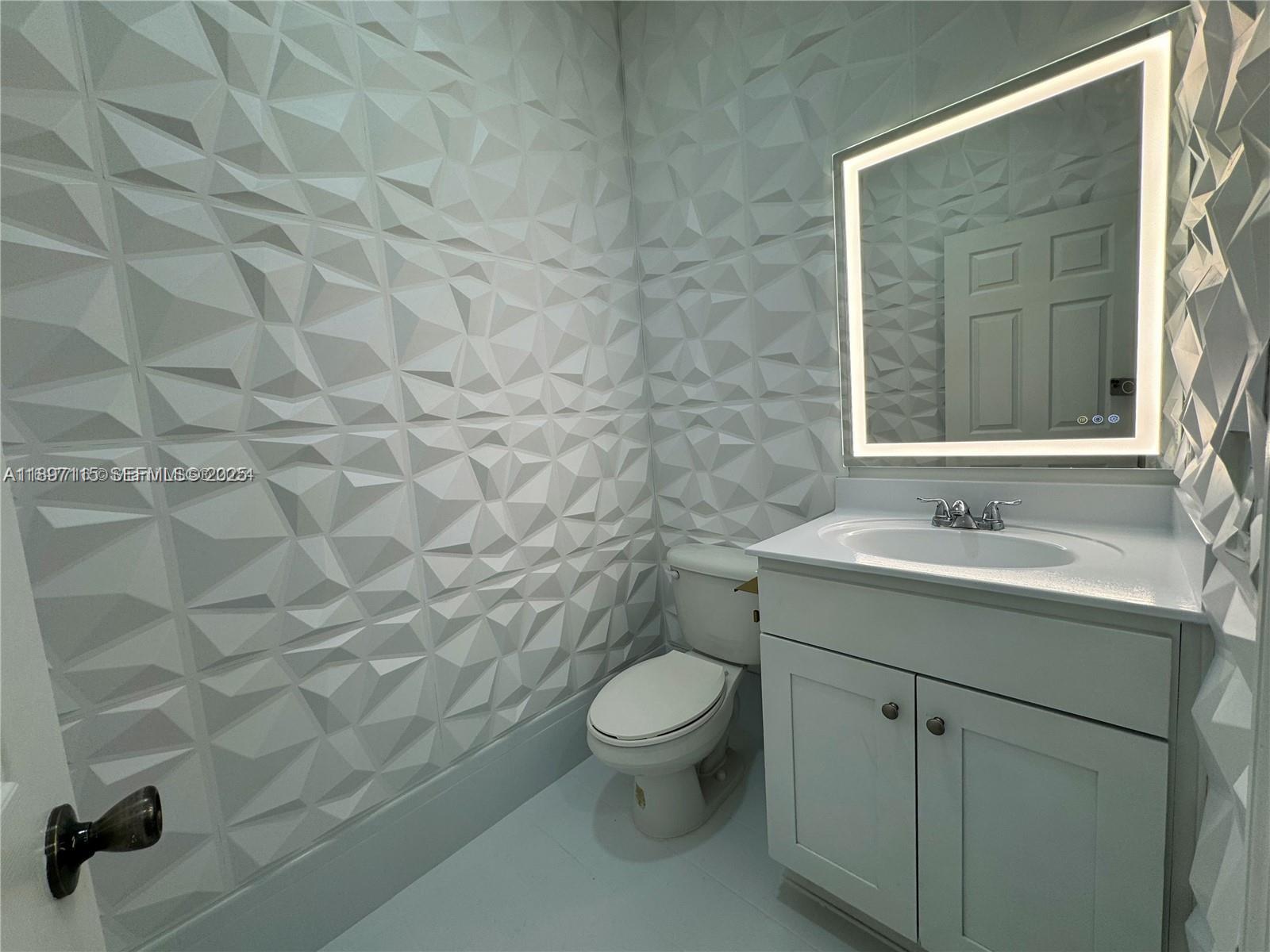 FONTAINBLEAU LAKES COURTY - Residential