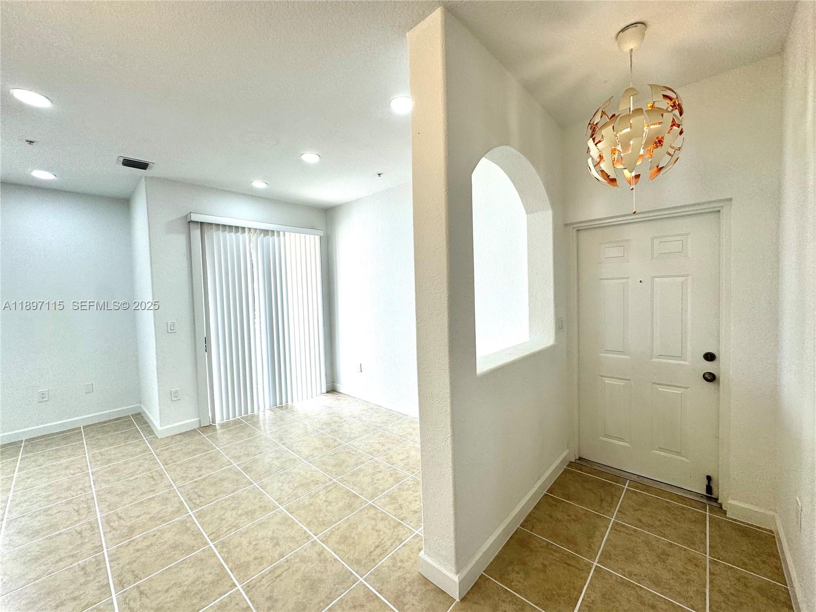 FONTAINBLEAU LAKES COURTY - Residential