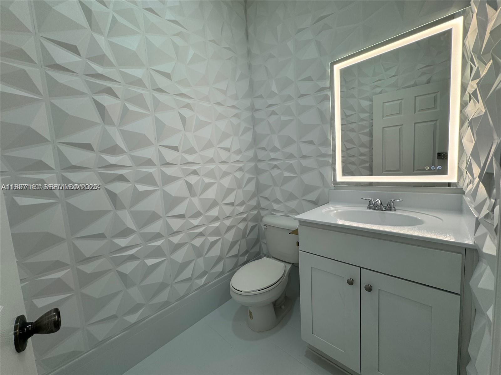 FONTAINBLEAU LAKES COURTY - Residential