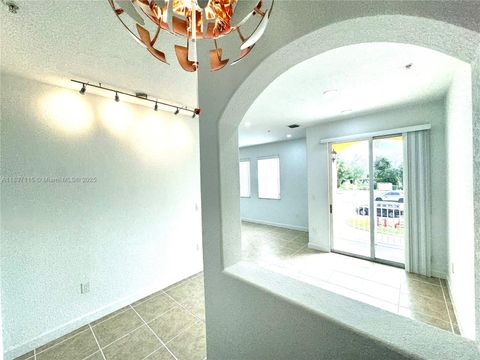10012 NW 7th St 208 Miami FL 33172