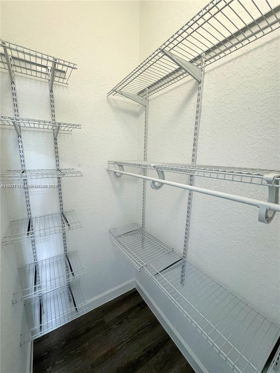 FONTAINBLEAU LAKES COURTY - Residential