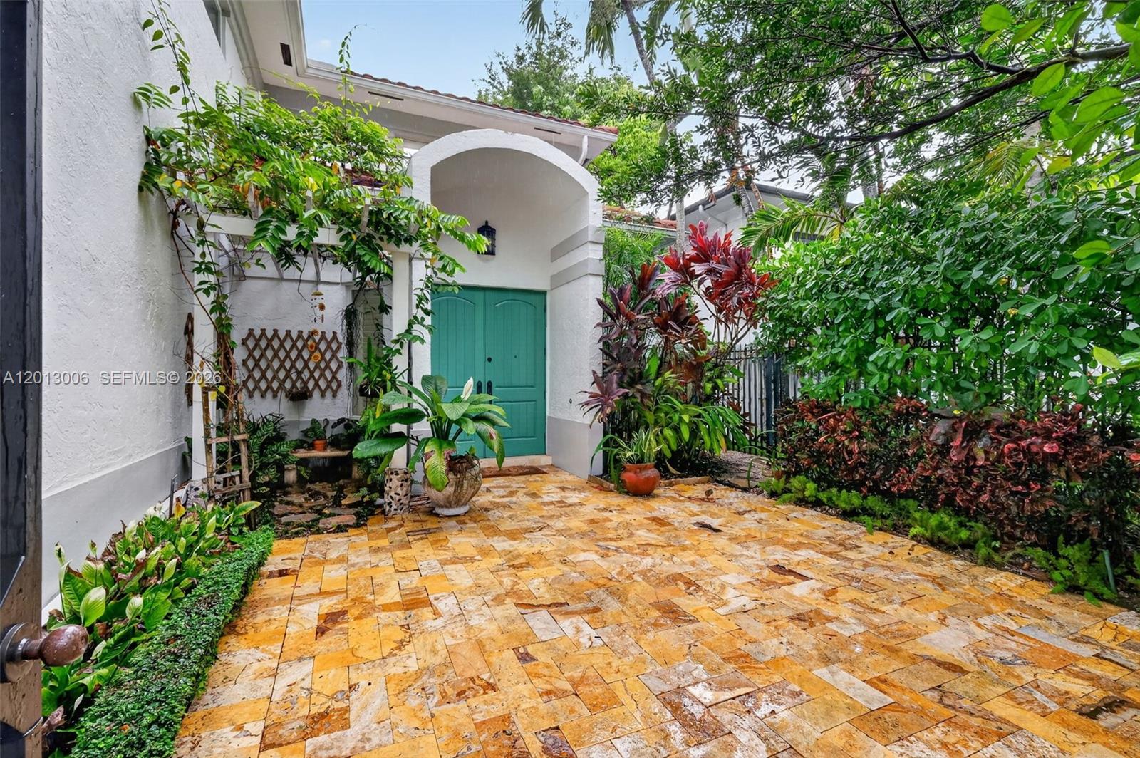 1818 Espanola Dr