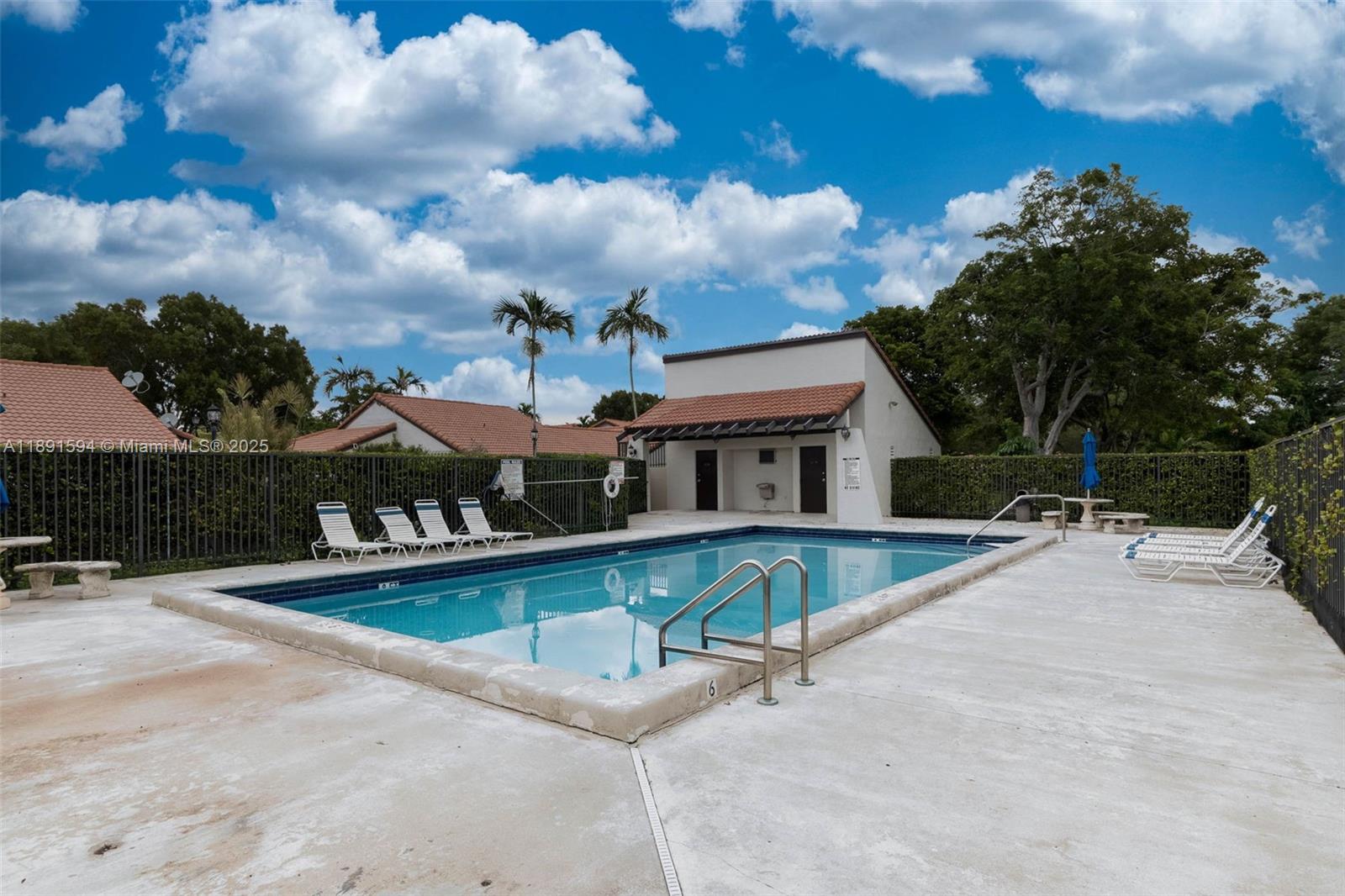 LAKES MEADOW VILG HOMES C - Residential