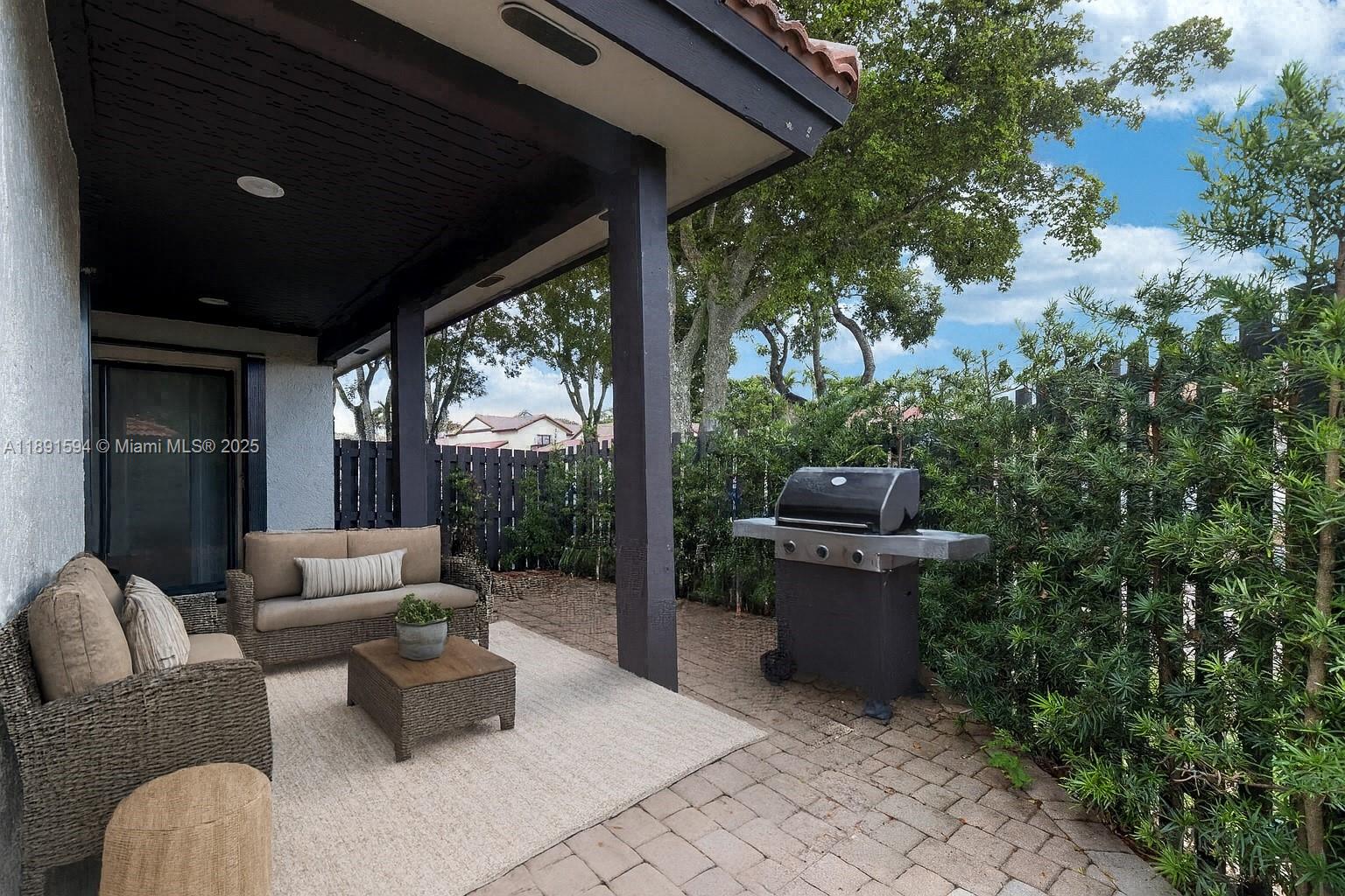 LAKES MEADOW VILG HOMES C - Residential