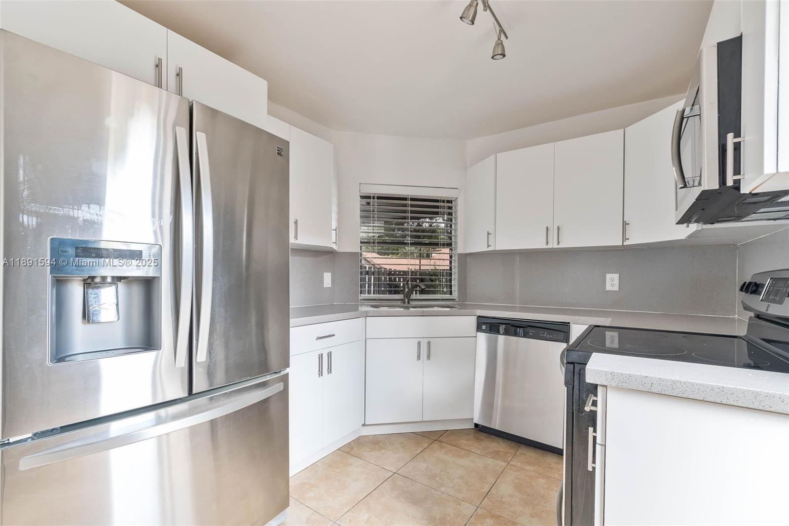 LAKES MEADOW VILG HOMES C - Residential