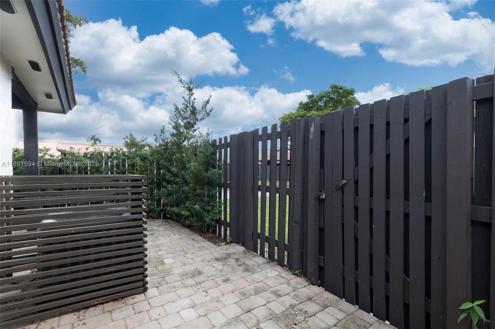 LAKES MEADOW VILG HOMES C - Residential