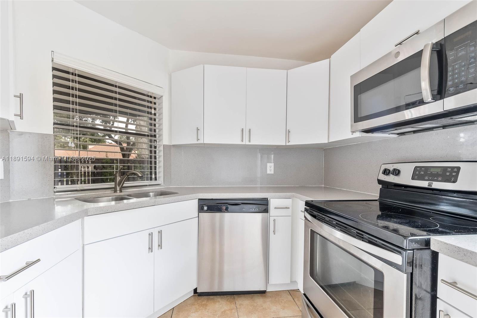 LAKES MEADOW VILG HOMES C - Residential