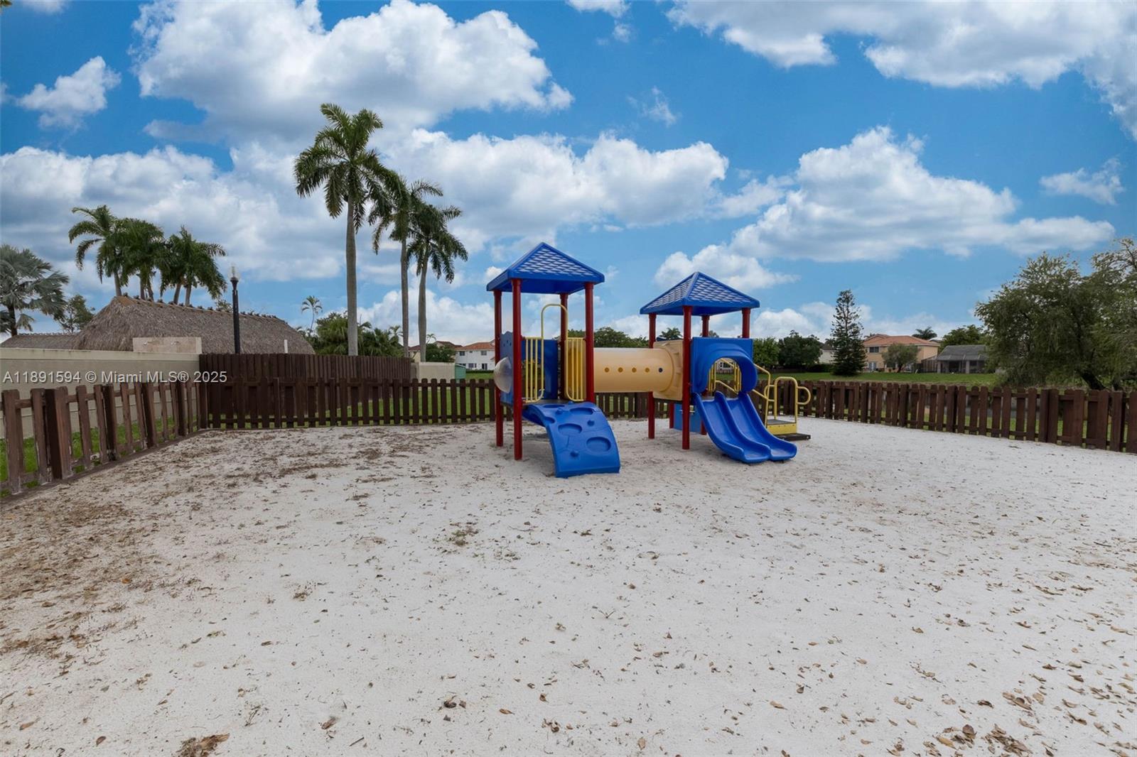 LAKES MEADOW VILG HOMES C - Residential