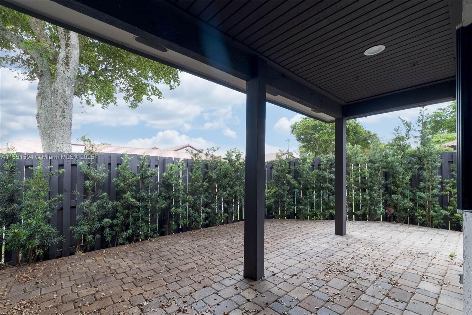 LAKES MEADOW VILG HOMES C - Residential