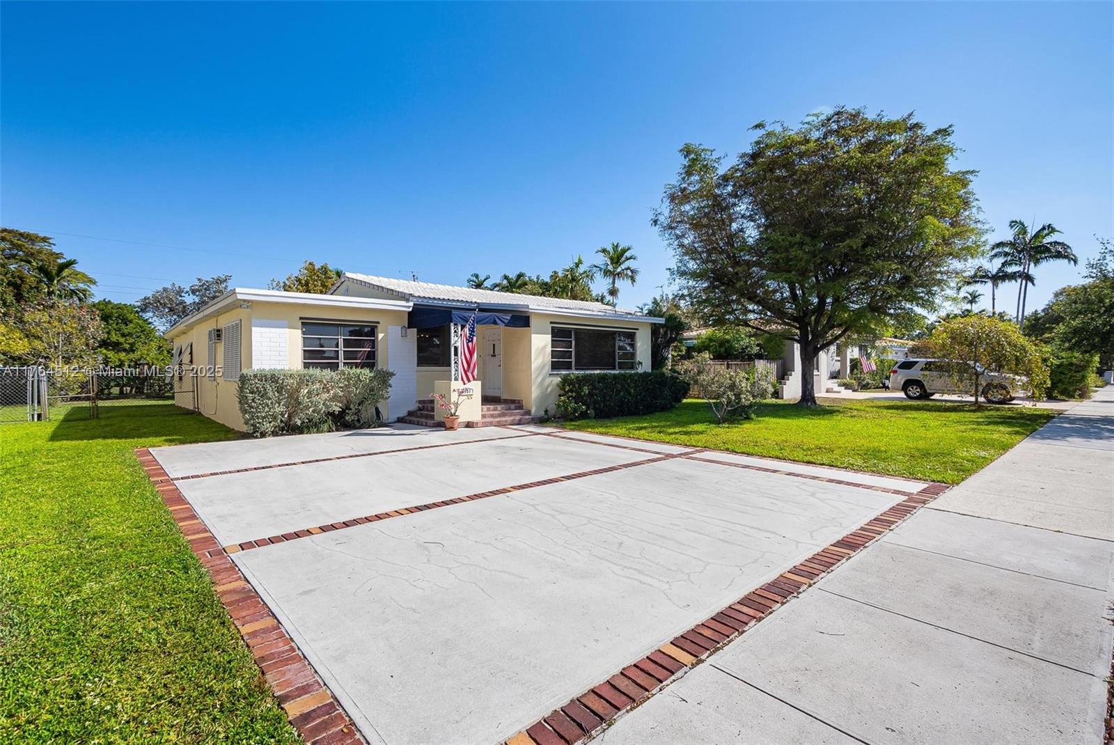 Property for Sale at 1051 Oriole Ave, Miami Springs, Miami-Dade County, Florida - Bedrooms: 4 
Bathrooms: 3  - $779,000