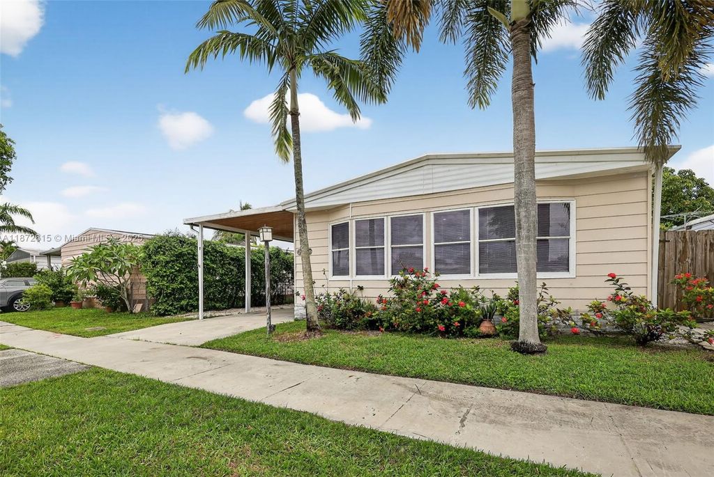 Photo of 21831 S Heritage Cir, Pembroke Pines, FL 33029 (MLS # A11872615)