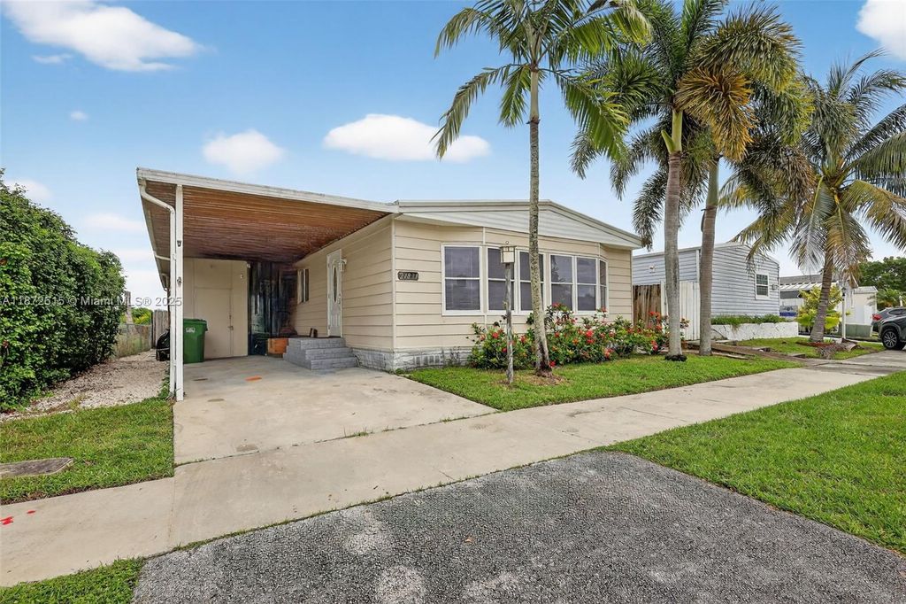 Photo of 21831 S Heritage Cir, Pembroke Pines, FL 33029 (MLS # A11872615)