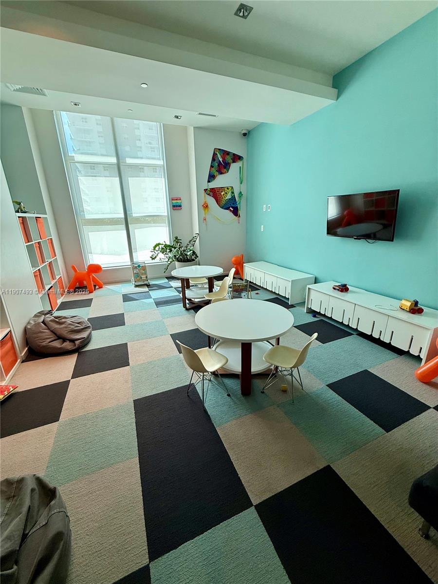 1100 MILLECENTO RESIDENCE - Residential Lease