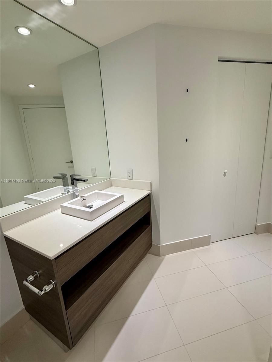 1100 MILLECENTO RESIDENCE - Residential Lease