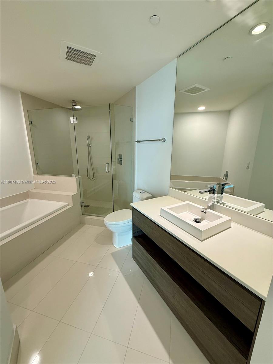 1100 MILLECENTO RESIDENCE - Residential Lease