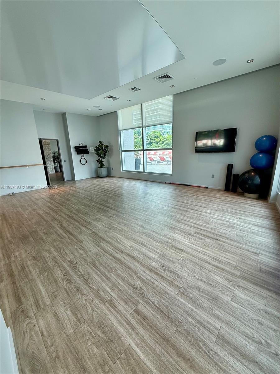 1100 MILLECENTO RESIDENCE - Residential Lease