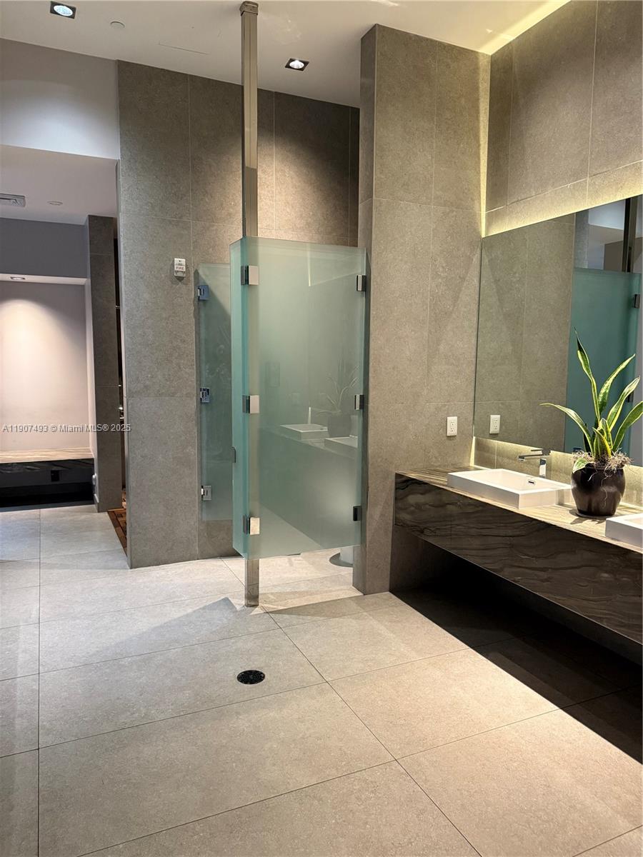 1100 MILLECENTO RESIDENCE - Residential Lease