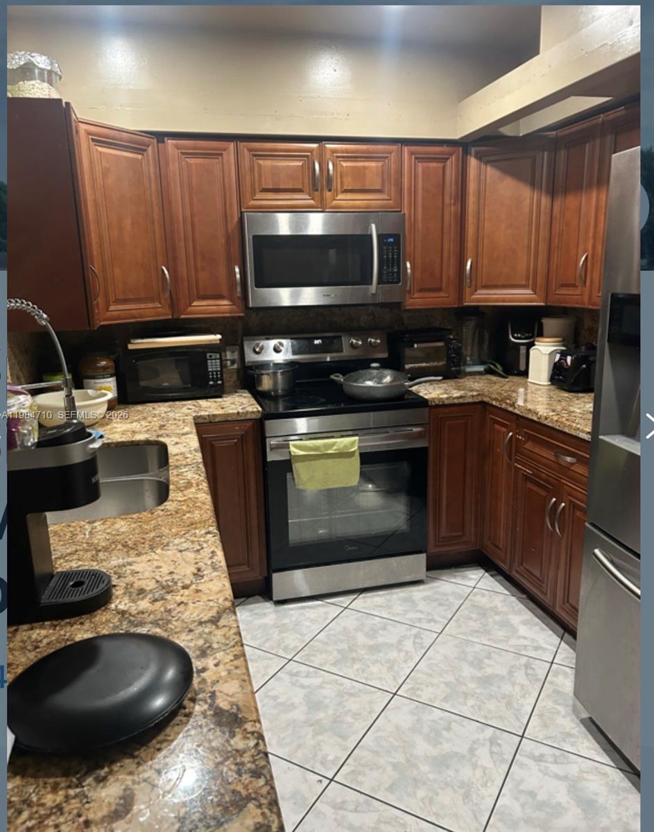 BISCAYNE GARDENS SEC F PA - Residential Lease