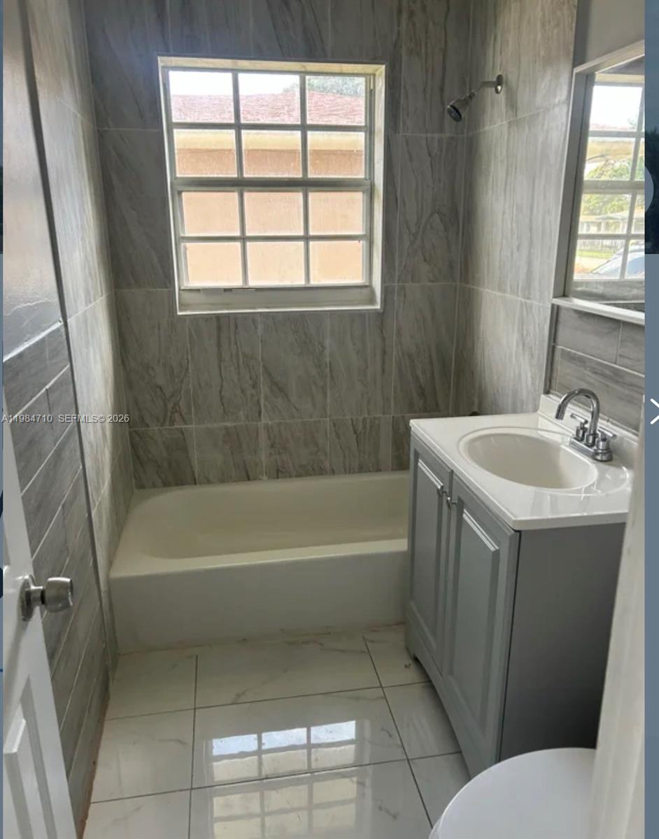 BISCAYNE GARDENS SEC F PA - Residential Lease