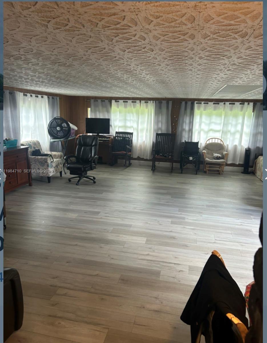 BISCAYNE GARDENS SEC F PA - Residential Lease