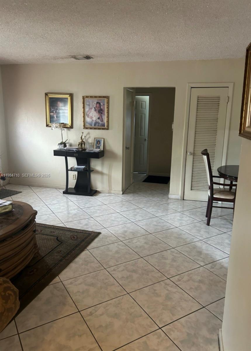 BISCAYNE GARDENS SEC F PA - Residential Lease