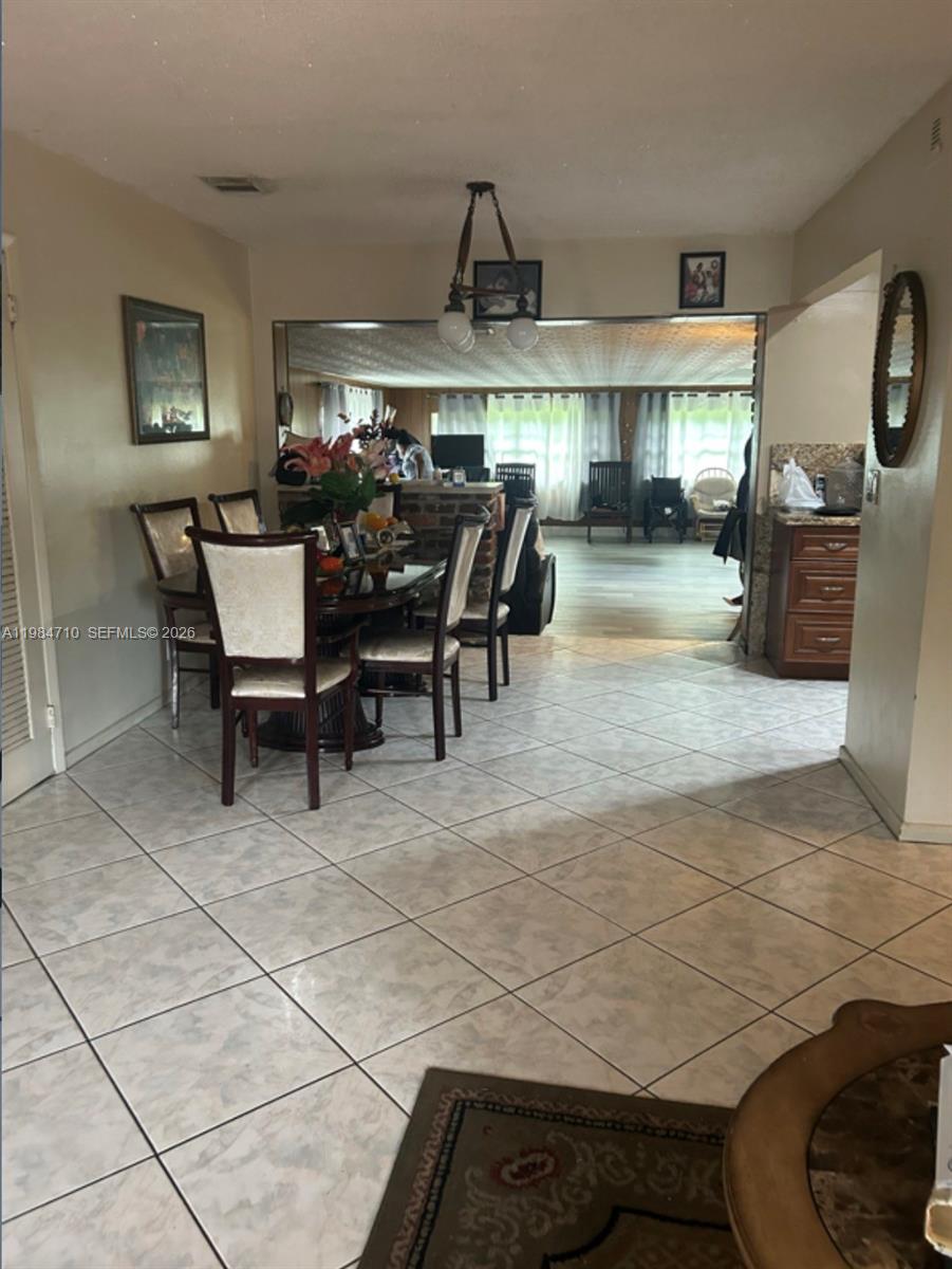 BISCAYNE GARDENS SEC F PA - Residential Lease
