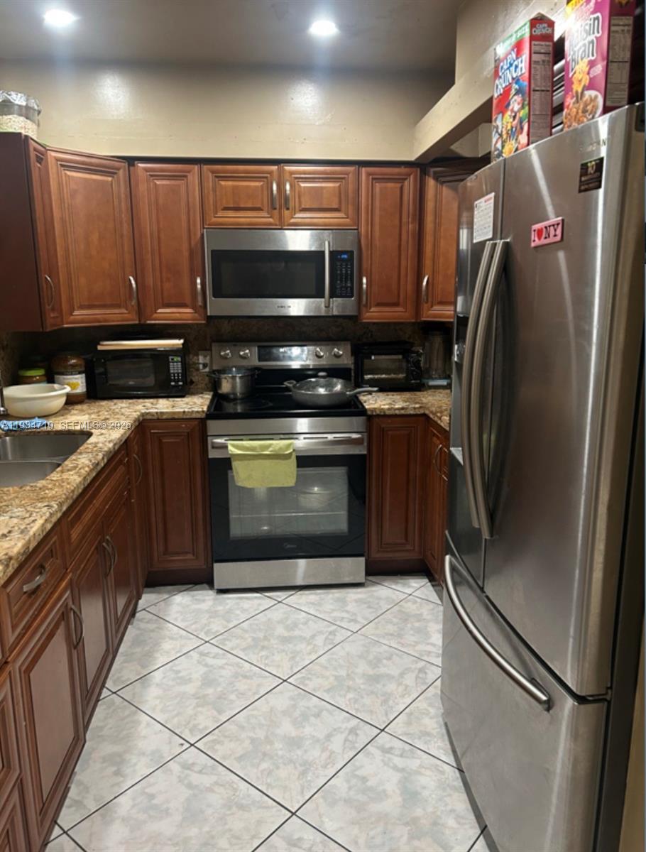 BISCAYNE GARDENS SEC F PA - Residential Lease